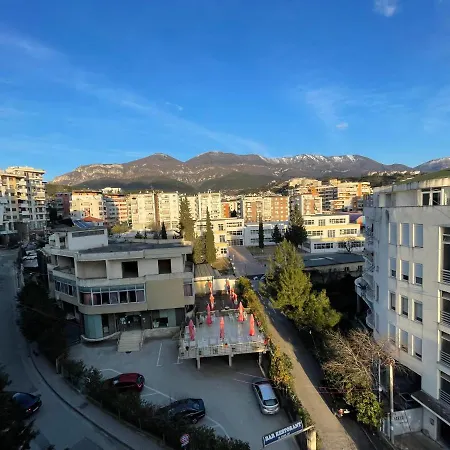 民宿 Private - & Mountain Views & Free Parking & Wifi 地拉那