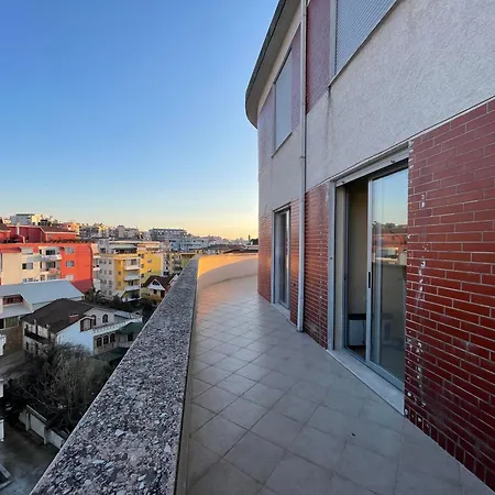 民宿 Private - & Mountain Views & Free Parking & Wifi 地拉那