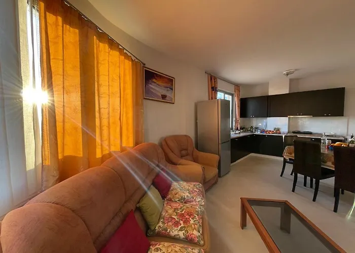 Private - & Mountain Views & Free Parking & Wifi Kwatera prywatna Tirana