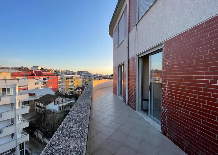 Kwatera prywatna Private - & Mountain Views & Free Parking & Wifi Tirana