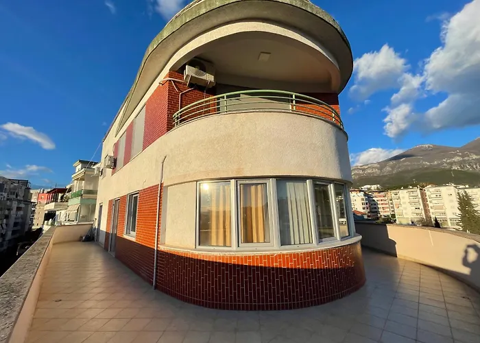 Private - & Mountain Views & Free Parking & Wifi Kwatera prywatna Tirana